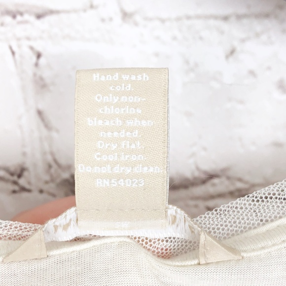 Banana Republic | Cream Tee with Gold Beaded Neckline | Size Extra Large - Picture 8 of 8